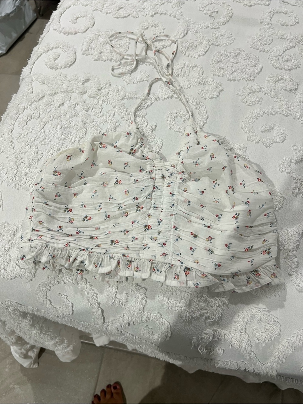 American Eagle Women’s Medium White Ditsy Floral Ruched Halter Crop Top